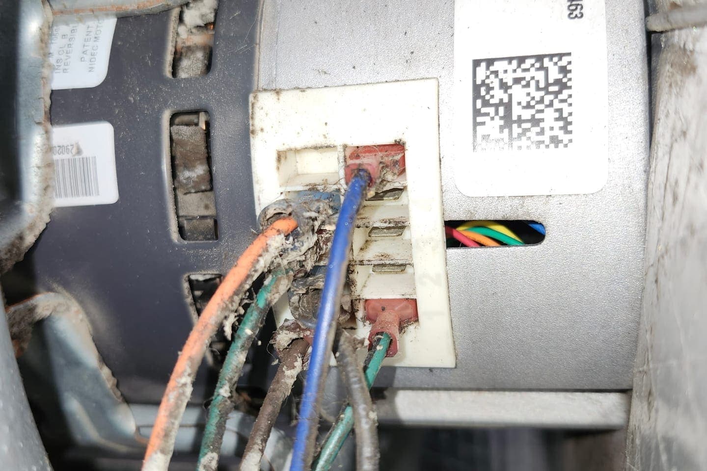 A blower motor wiring harness and its label.