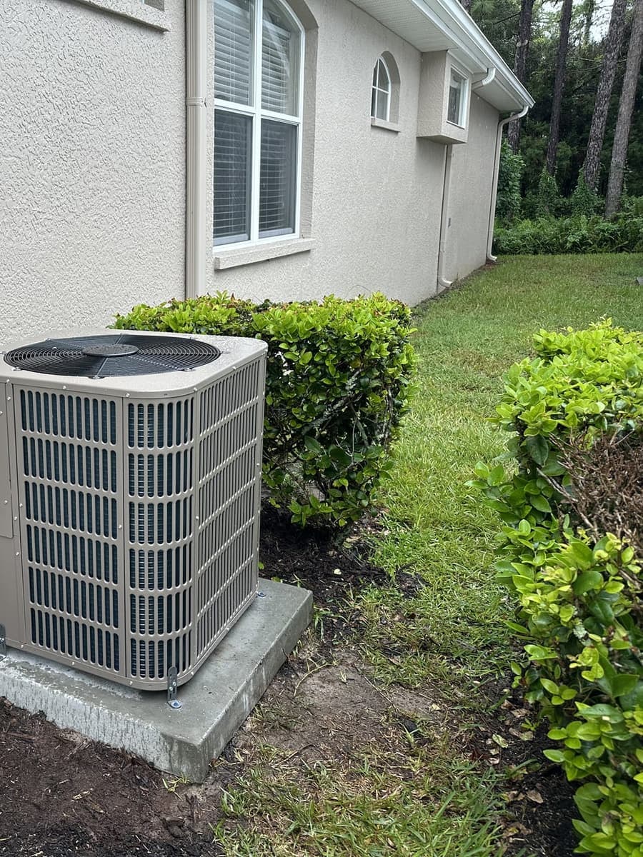 An outdoor condenser on a concrete pad beside a house in Hernando County, FL.